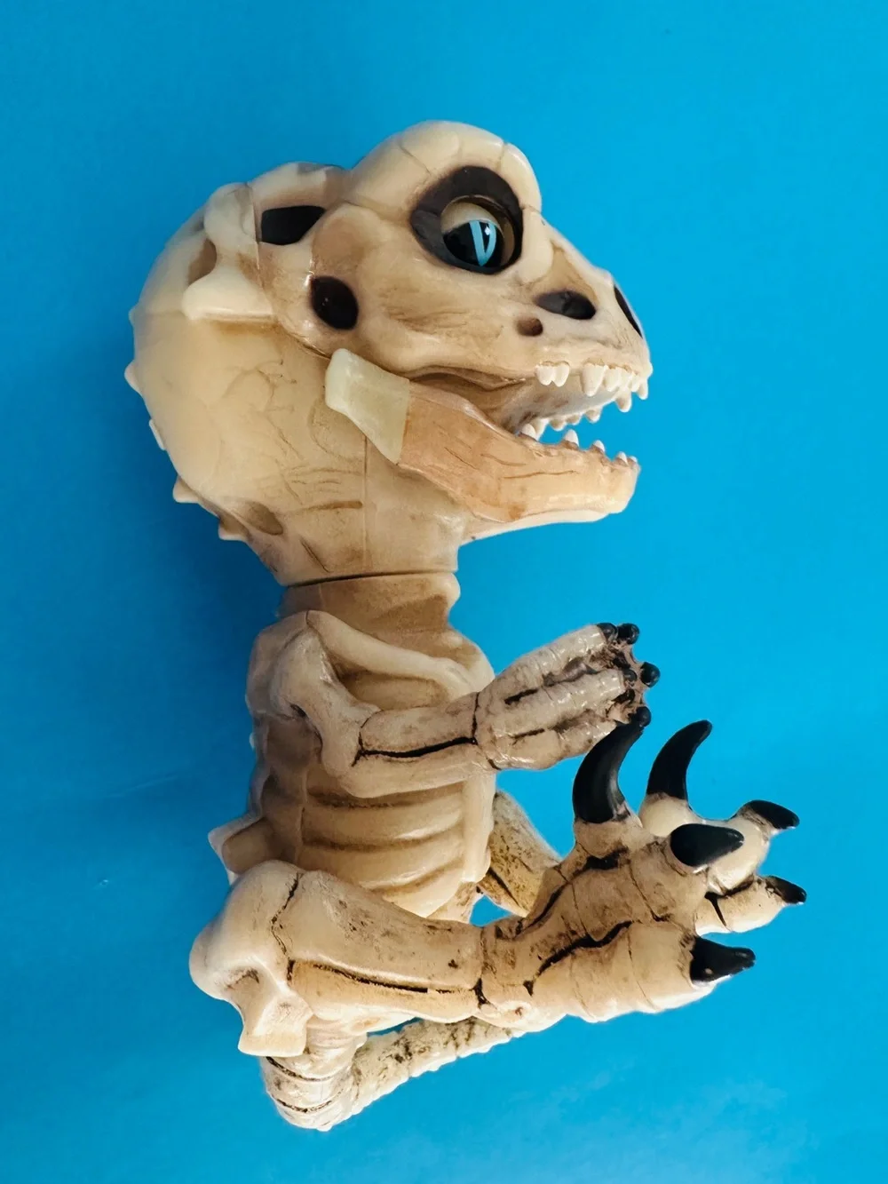 WOWWEE Fingerlings Untamed Skeleton T-Rex Raptor In The Gloom Interactive Toy 6”